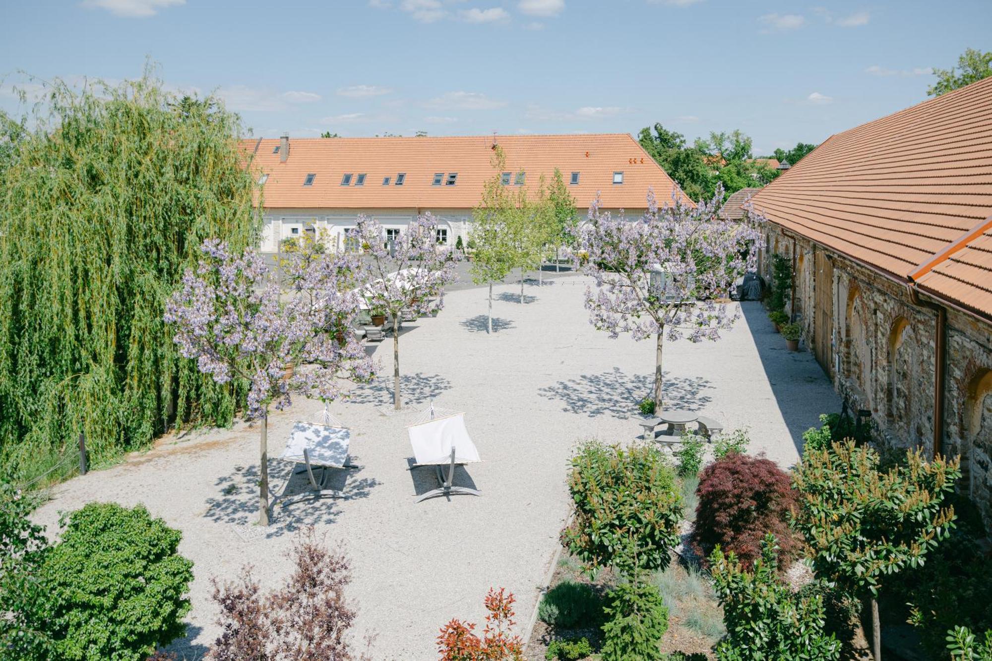 Na Kmine Hotel Obristvi Exterior photo